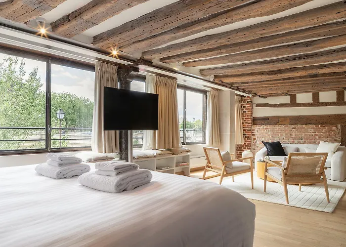 Pick A Flat's In Saint Louis - Quai Des Orfevres