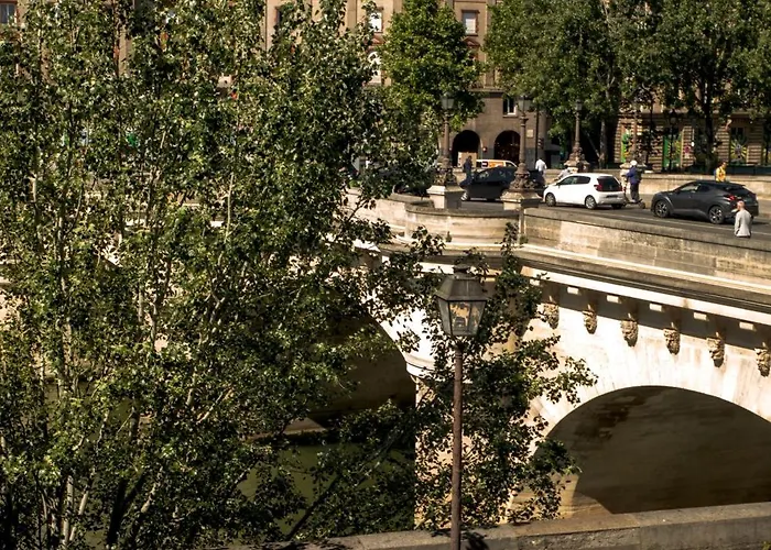 Pick A Flat's In Saint Louis - Quai Des Orfevres